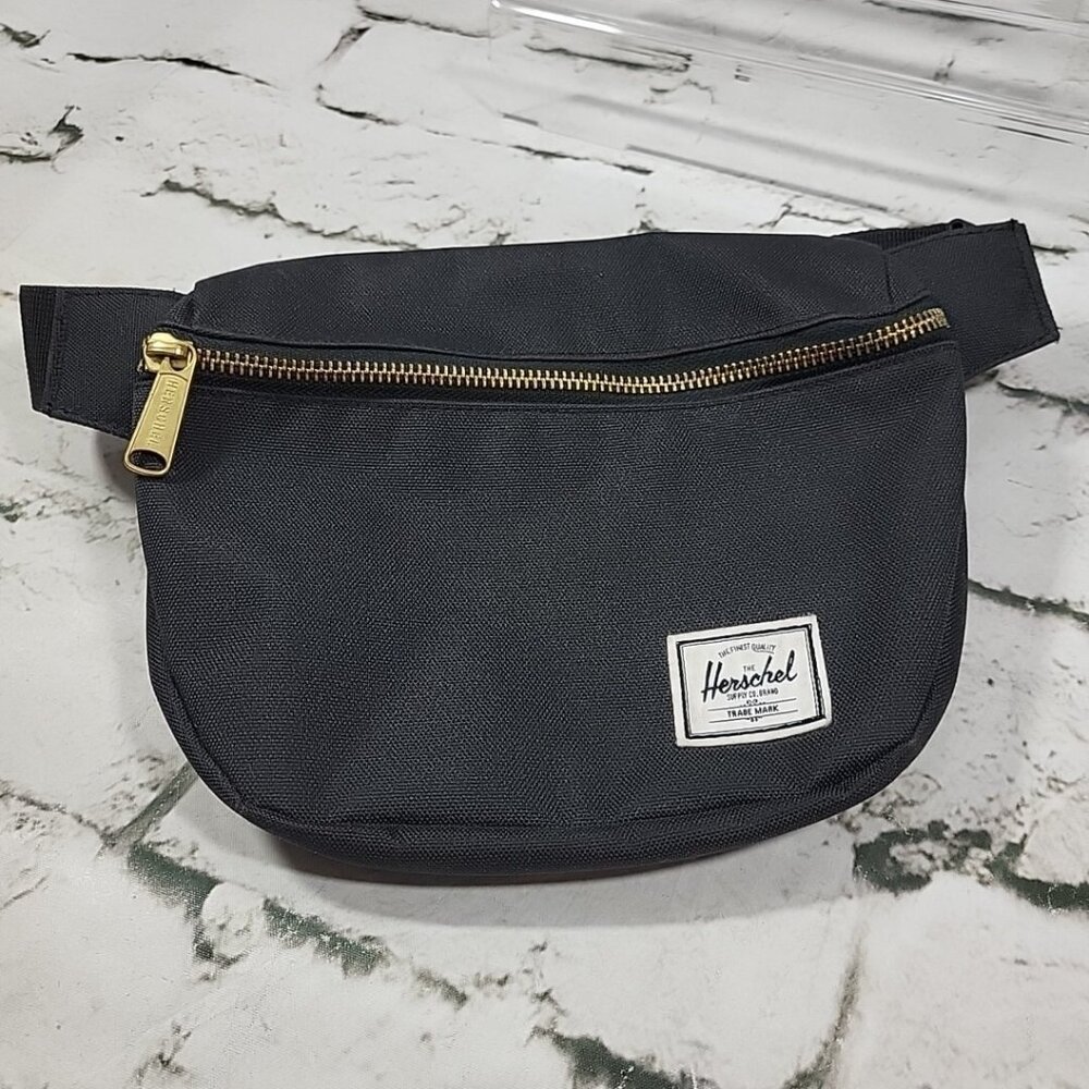 Herschel Fanny Pack Black Zippered Hip Waist Bum Bag Adjustable Strap